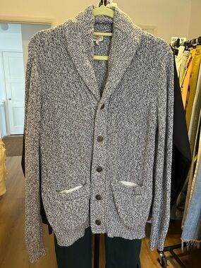 Faherty Button Up Cardigan. Size Medium. PTP 20” with stretch.